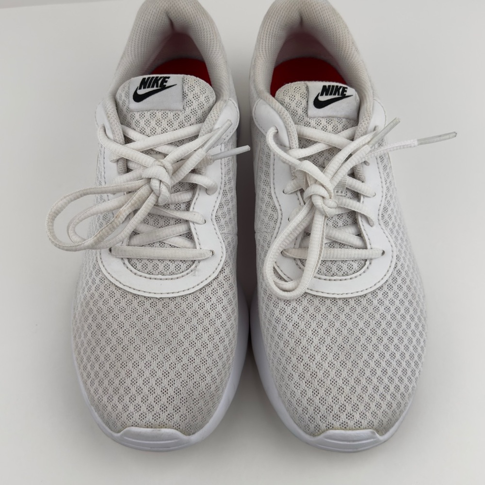 Nike Tanjun V2 White Sneakers Running Shoes Womens Sz 8.5 812655-110